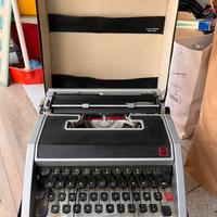 Macchina da scrivere Olivetti