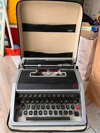 Macchina da scrivere Olivetti