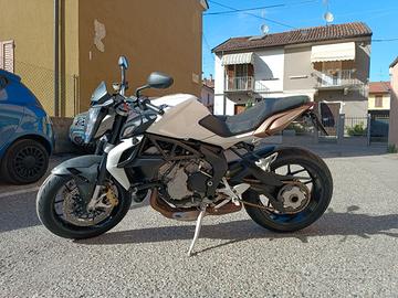 MV AGUSTA Brutale 675 2012