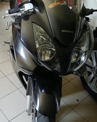 Honda VFR 800 v-tech