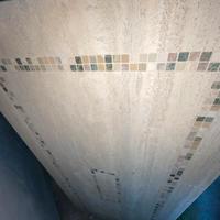 Tavolo in travertino con disegno