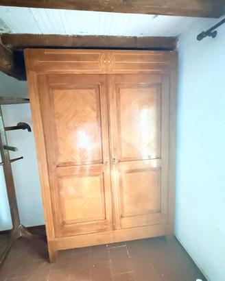 Armadio in legno antico