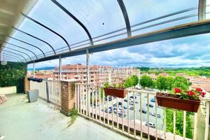 APPARTAMENTO IN ZONA CENTRALE CON AMPIO TERRAZZO
