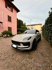 Porsche macan 2022  2.0 265