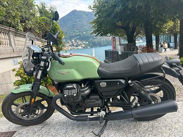 Moto Guzzi V7 Stone 850 SPCIAL EDITION– Verde