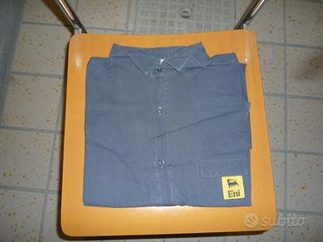 Magliette e camicie da lavoro usate, calze nuove