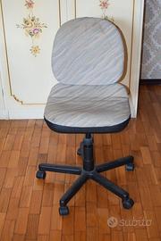 Sedia da ufficio ergonomica con rotelle. regolabil