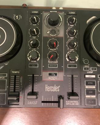 CONSOLE DA DJ CON CUFFIE