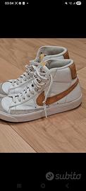 scarpe Nike con lacci numero 37,5