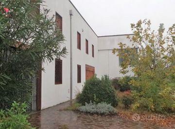 Capannone industriale di mq 3.000 compreso uffici