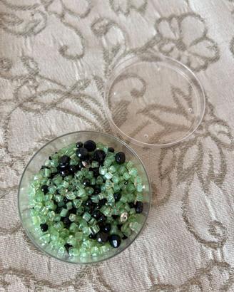 Set perline verdi e nere