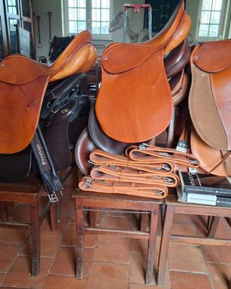 materiale e selle da equitazione nuove e usate