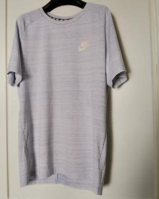 T-shirt sportiva NIKE, taglia S.