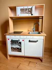 Cucinetta ikea + lavagnetta giocattolo