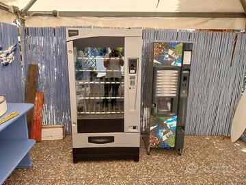 Coppia distributori snack bevande e caffè