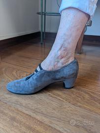 Scarpe scamosciate grigio chiaro n. 38