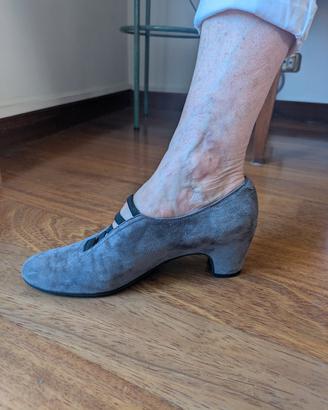 Scarpe scamosciate grigio chiaro n. 38