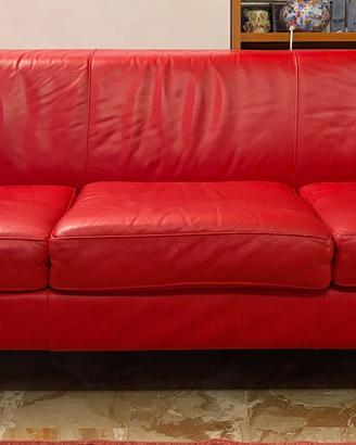 Divano rosso in pelle