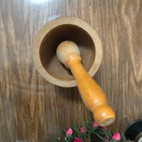 Pestello in legno Porta uovo in legno con disegni