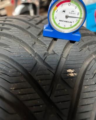 235/55 R 18  Bfgoodrich 104 H g force winter 2 suv