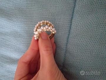 Orecchini tondi con perle