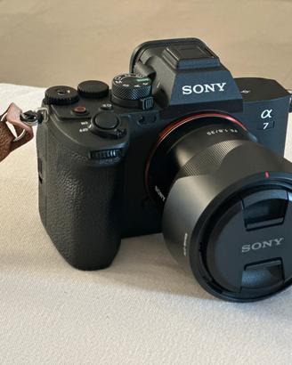 Sony Alpha 7 IV macchina fotografica + sony 35mm