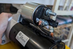 Motorino d'avviamento  8EA012527361 Hella Audi VW