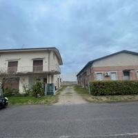 Villa con capannone artigianale