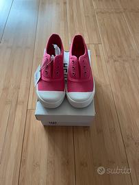Sneakers in tela con elastico. Colore fucsia