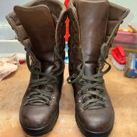 Anfibi in pelle n.45