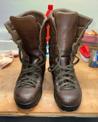 Anfibi in pelle n.45