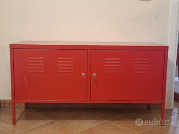 Mobile IKEA PS rosso in acciaio- Roma Montesacro