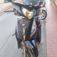 Kymco People 300 GT – 2017 – bauletto Givi + Tucan