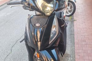 Kymco People 300 GT – 2017 – bauletto Givi + Tucan