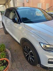 VOLKSWAGEN T ROC