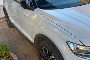 VOLKSWAGEN T ROC