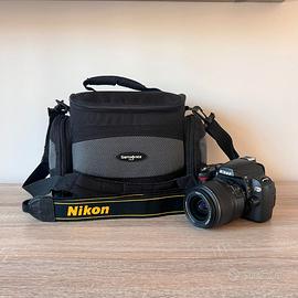 Nikon D60 + Obiettivo Nikkor 18-55mm + Accessori