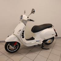 Piaggio Vespa GTS 300 Super hpe solo 5940 KM