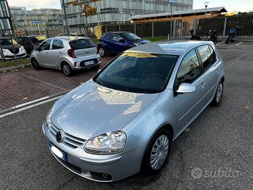 Volkswagen Golf 1.6 16V FSI 5p. Sportline