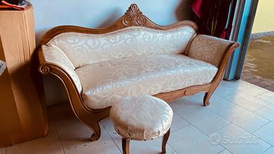 Divanetto dei Primi '900 con Sgabello