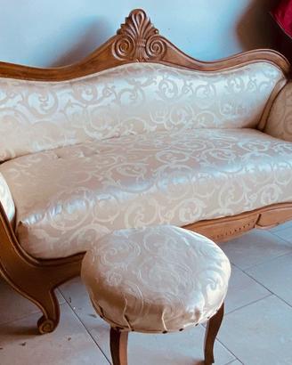 Divanetto dei Primi '900 con Sgabello