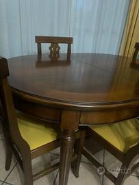 Tavolo allungabile in noce e 4 sedie