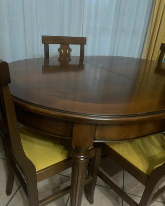 Tavolo allungabile in noce e 4 sedie