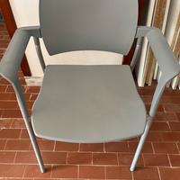 Sedia cassetti pannello separatore e scrivania