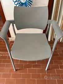 Sedia cassetti pannello separatore e scrivania