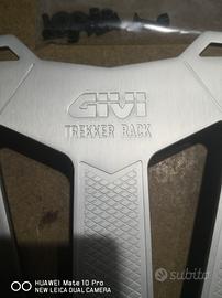 Givi trekker M8A Monokey.
La piastra è nuova 