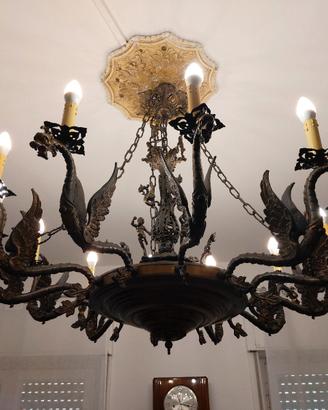 lampadario in bronzo con draghi