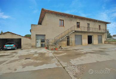 Torrita di Siena (SI), casa singola con locali ad