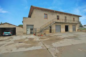 Torrita di Siena (SI), casa singola con locali ad