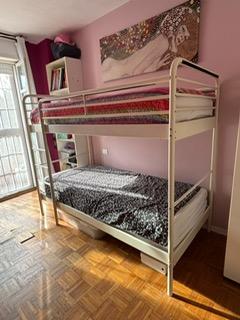 Letto a castello Ikea Vitval con un materasso